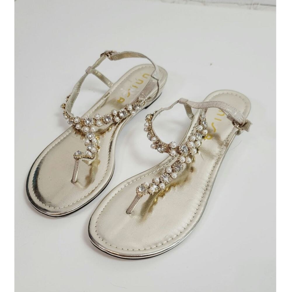 UNISA LALO RHINESTONE & PEARL STRAPPY SANDALS IN GOLD, SZ 10